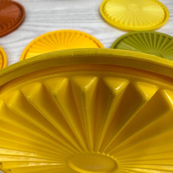 Tupperware Replacement Lids Set of 9 Vtg Starburst Seal Lid Cover 5" Multicolor - Picture 5 of 9